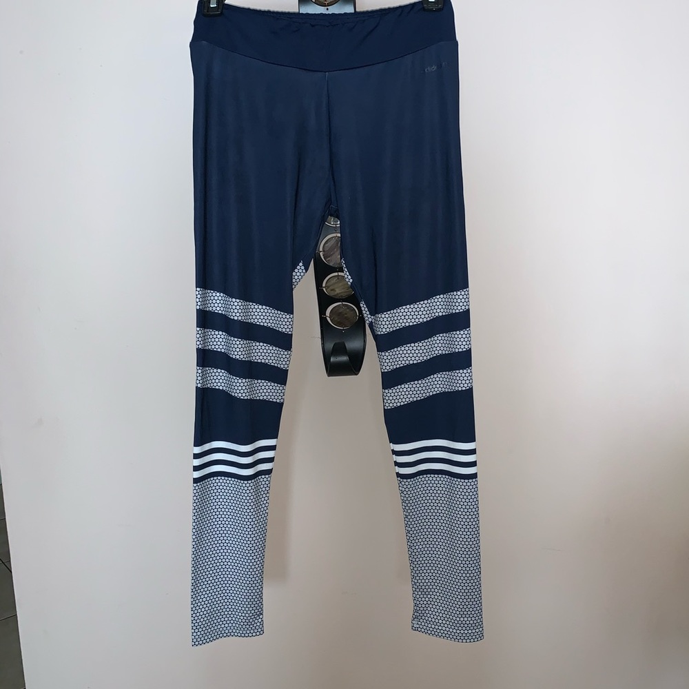 Adidas leggings size M but they run large great co